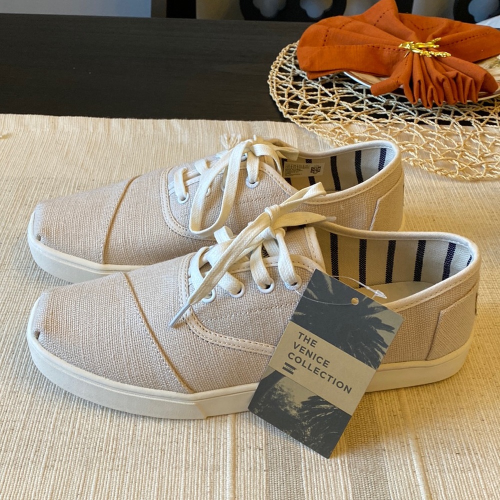 Toms Men Cordone Shoes size 10/15 color natural light beige. New No shoe box